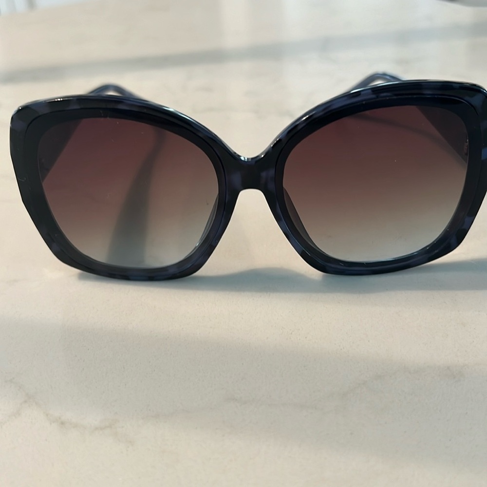 Jessica Simpson sunglasses